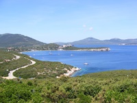 Herrlicher Blick auf eine wunderschöne Bucht an der Westküste Sardiniens.