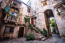 Ein idyllisch-verträumter Winkel der Altstadt von Trogir.