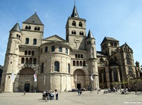 Blick auf den imposanten Dom von Trier