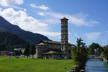 Die architektonisch bemerkenswerte katholische Kirche St. Karl bei St. Moritz.