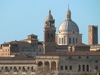 Beeindruckender Blick auf den Dom von Mantua.