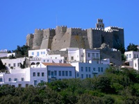 Blick auf das Johanneskloster auf der Insel Patmos in der Griechischen Ägäis