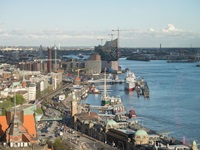 Blick auf den Hafen der Hansestadt Hamburg