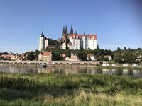 Der majestätische Meißner Dom hoch über der Elbe.
