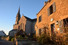 Blick auf die Kirche auf der Insel Batz