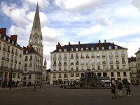 Rathaus und Brunnen in Nantes