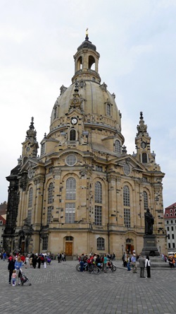 Die weltberühmte, ins UNESCO-Weltkulturerbe aufgenommene Frauenkirche in Dresden.