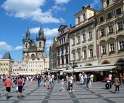 Touristen auf dem Altstädter Ring in Prag.