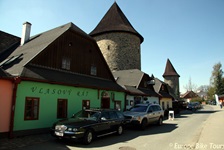 Blick auf einen Frisör in einem tschechischen Dorf