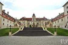 Blick auf das Schloss Valtice in Südmähren (Tschechien)