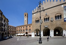 Die Piazza dei Signori in Treviso mit dem Palazzo dei Trecento.