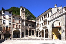 Die Piazza Flaminio in der Altstadt von Vittorio Veneto.