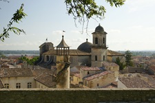 Die Stiftskirche Notre Dame des Pommiers in Beaucaire.