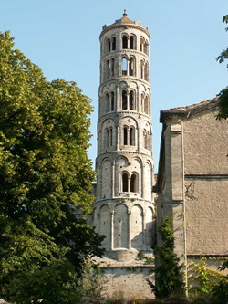 Der Turm der ehemaligen Kathedrale von Uzès.