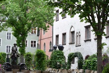 Blick auf eine Gartenwirtschaft in Regensburg