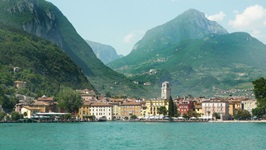 Die Stadt Riva am nördlichen Ufer des Gardasees.