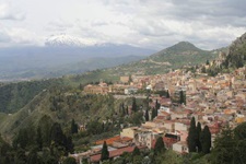 Schöner Blick auf Taormina und den Ätna.