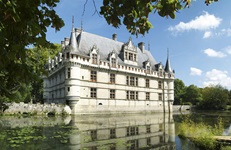 Blick auf das Wasserschloss Azay-le-Rideau