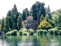 Die am Ufer des Comer Sees gelegene Villa Ticino bei Sesto Calende.