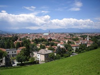 Die Palladio-Stadt Vicenza vom Monte Berico aus gesehen.