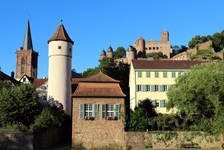 Die Altstadt von Wertheim mit Blick zur Burgruine