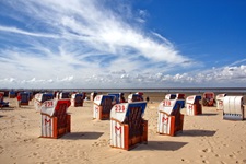 Strandkörbe am Strand von Cuxhaven.
