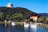 Blick über die Donau bei Kehlheim mit Blick zur Befreiungshalle