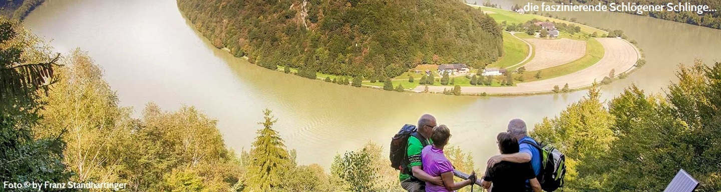 Radfahrer und Wanderer auf der Schlögener Schlinge