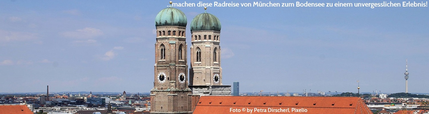 Blick auf die Türme mit Zwiebeldächern der Frauenkirche in München