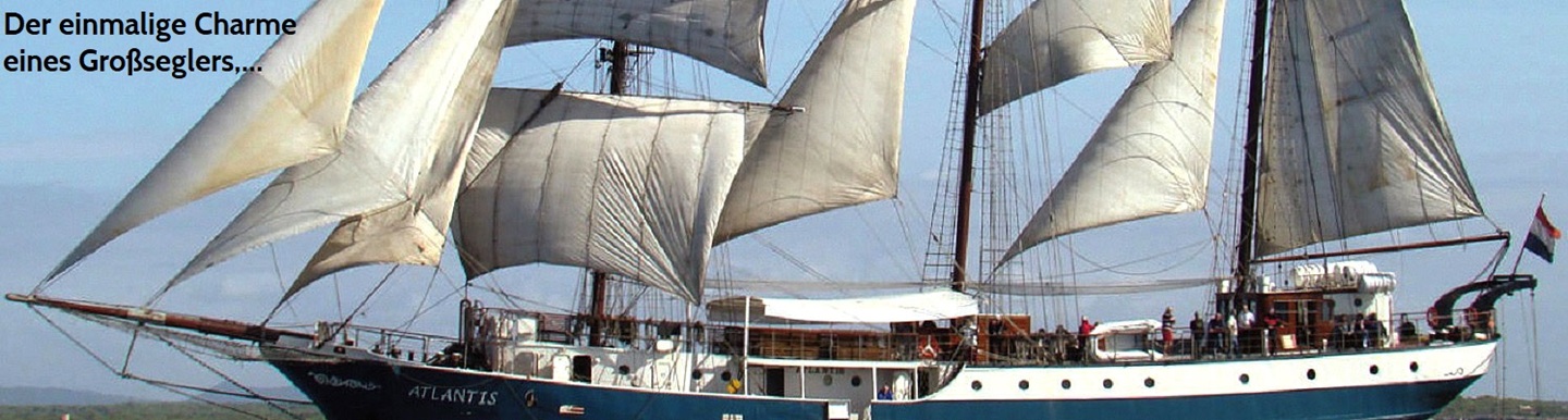 Blick auf das Segelboot Atlantis mit ihren gesetzten Segeln