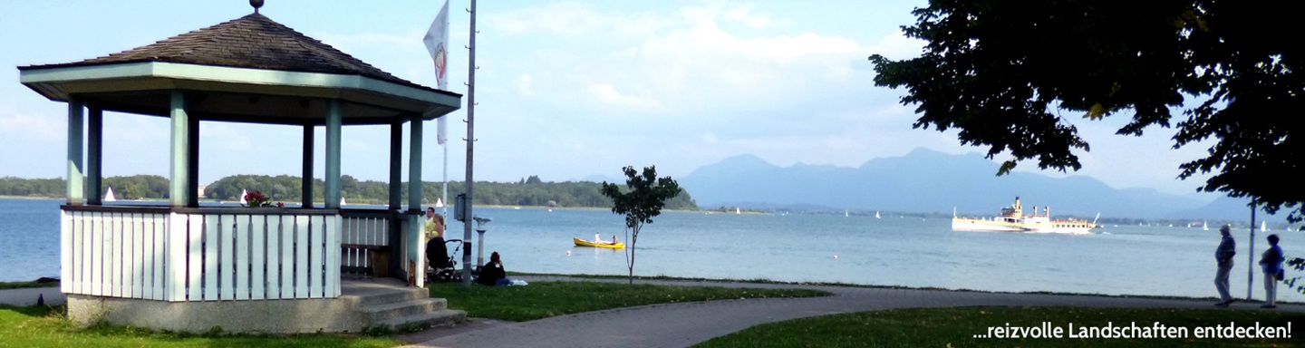 Promenade mit dem Chiemsee Pavillon, Bayern