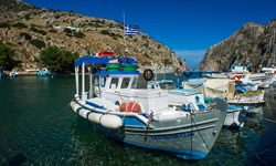 Boote in einem Hafen der Südlichen Griechischen Ägäis.