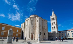 Die halbrunde romanische Kirche St. Donatus in Zadar.