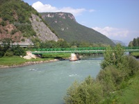 Blick auf eine Brücke über einen Fluss auf der Radreise von Bozen über Verona nach Venedig