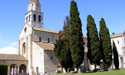 Blick auf die Kirche in Aquileia