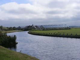 Blick auf eine der zahlreichen Kanäle in Holland