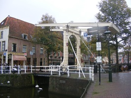 Eine der Kanalbrücken, die es auf der Radreise Ijsselmeer zu sehen gibt