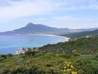 Atemberaubend schöne Küstenlandschaft an Sardiniens Westküste.