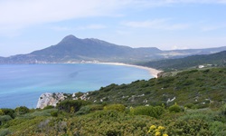 Atemberaubend schöne Küstenlandschaft an Sardiniens Westküste.