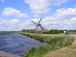 Blick auf eine der zahlreichen Windmühlen in Holland