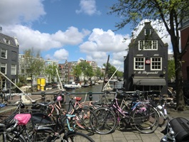 Abgestellte Fahrräder in Amsterdam