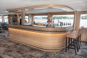 Blick auf die Bar auf der MS De Holland