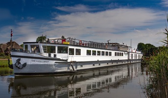Die MS De Holland von schräg vorne