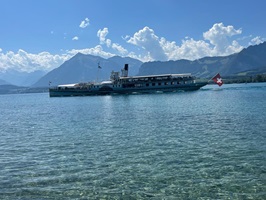 Blick auf ein Schiff auf dem Genfer See