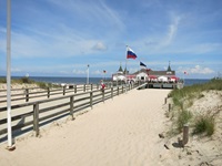 Blick zur Seebrücke Ahlbeck mit Restaurant auf der Insel Usedom