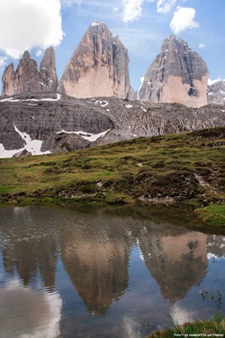 Blick auf die drei Zinnen in den Dolomiten