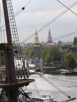 Blick über die Amstel auf das Zentrum von Amsterdam