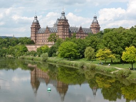 Das Schloss Johannisburg am Main in Aschaffenburg