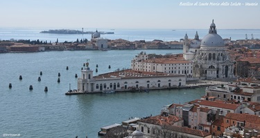 Blick auf die Kirche Santa Maria della Salute in Venedig