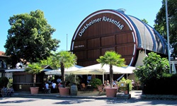 Das weltgrößte Weinfass in Bad Dürkheim beherbergt ein Restaurant mit außergewöhnlicher Atmosphäre.